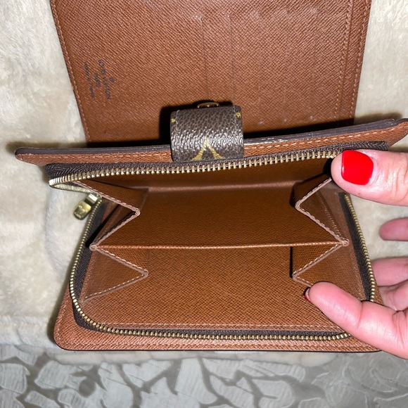 Monogram canvas Louis Vuitton wallet - Picture 10 of 16